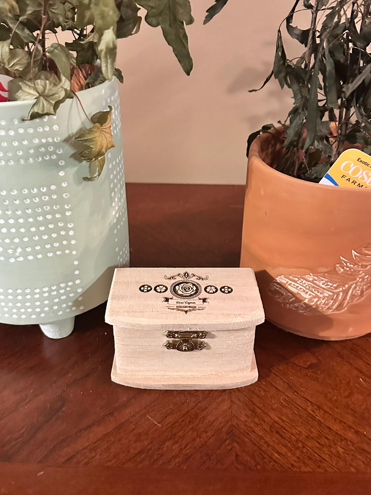 Small Wooden Trinket Box: Unfinished Keepsake Chest (3.5-Inch)